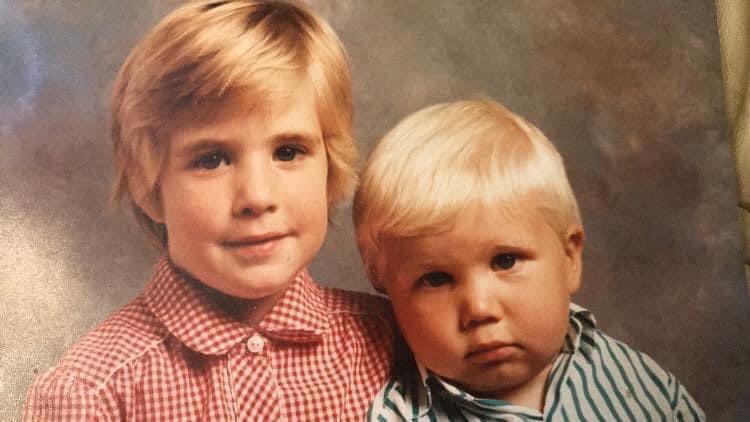 JudieannRose's tweet photo. Enjoy a thread of photos of me with my ickle baby brother @PhysWiz. For I shall not see him on his birthday and this cannot embarrass him appropriately. #piggle https://t.co/lI9aE0EBGV