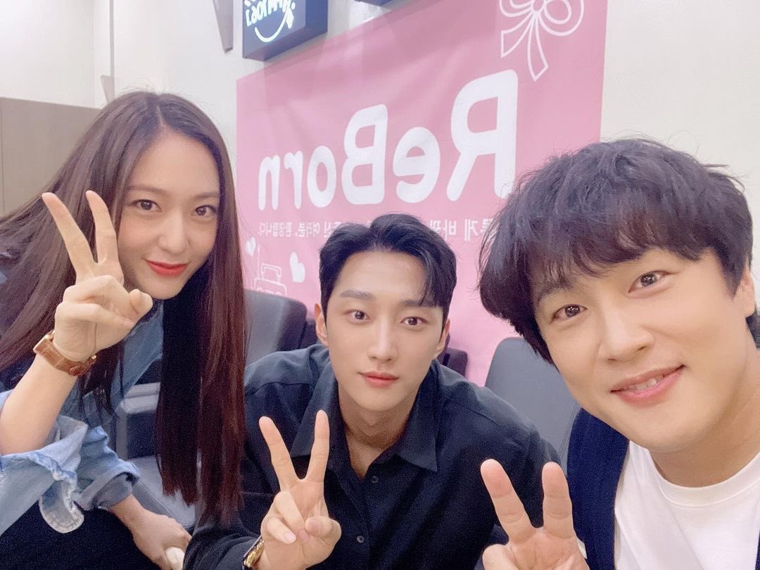 _blooming11JY18's tweet photo. 만남의 광장 with 차태현, 진영, 정수정 full ver. /[정은지의 가요광장] l KBS 210809 방송 https://t.co/6dKOb3b922 - @YouTube

#진영 #정진영 #경찰수업 #가요광장 #kbsdrama #첫방송 https://t.co/6LYRwE9diI