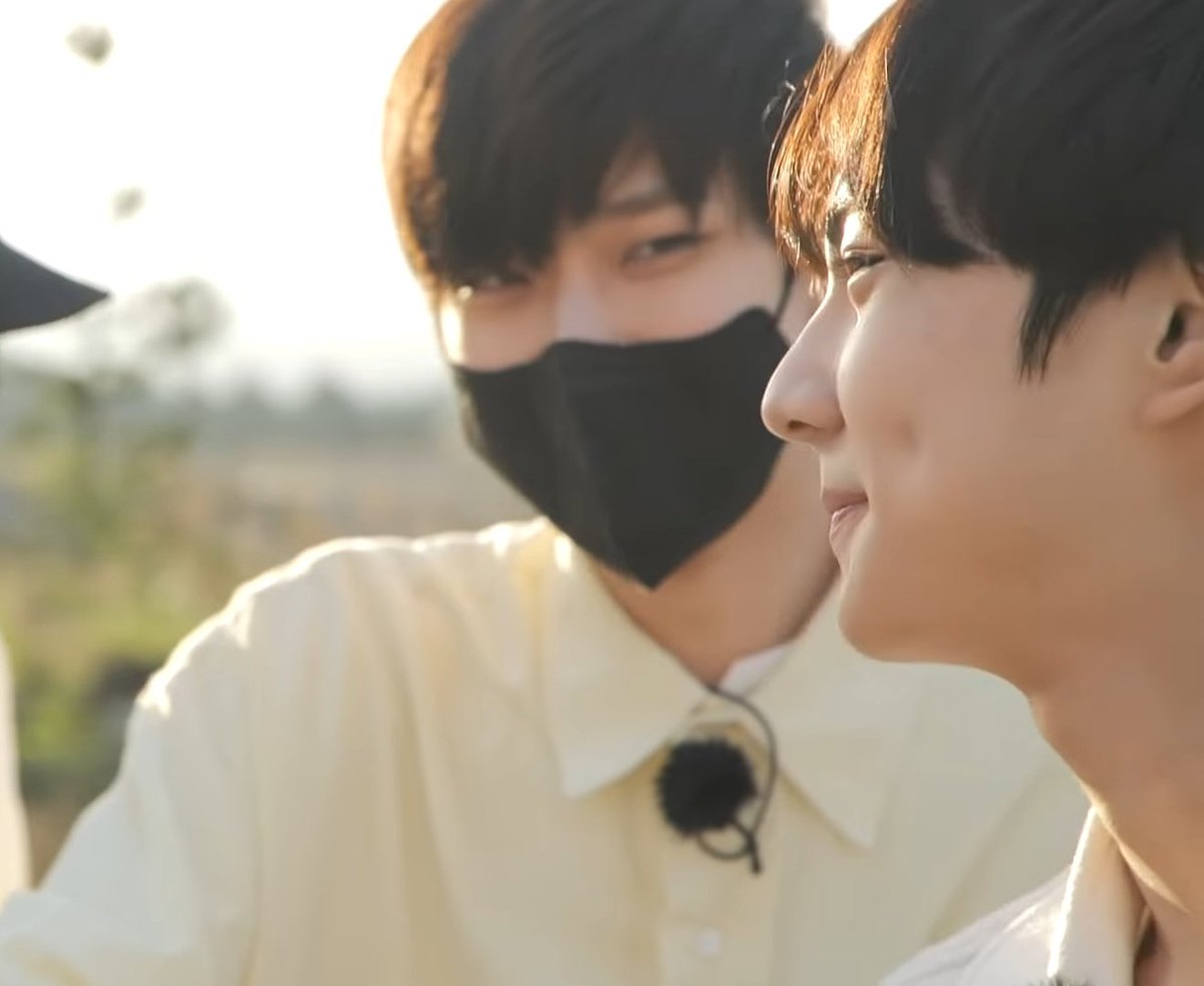 pocketzfeed's tweet photo. the sun is always behind jungwon ; a thread https://t.co/3vdUXM5knV