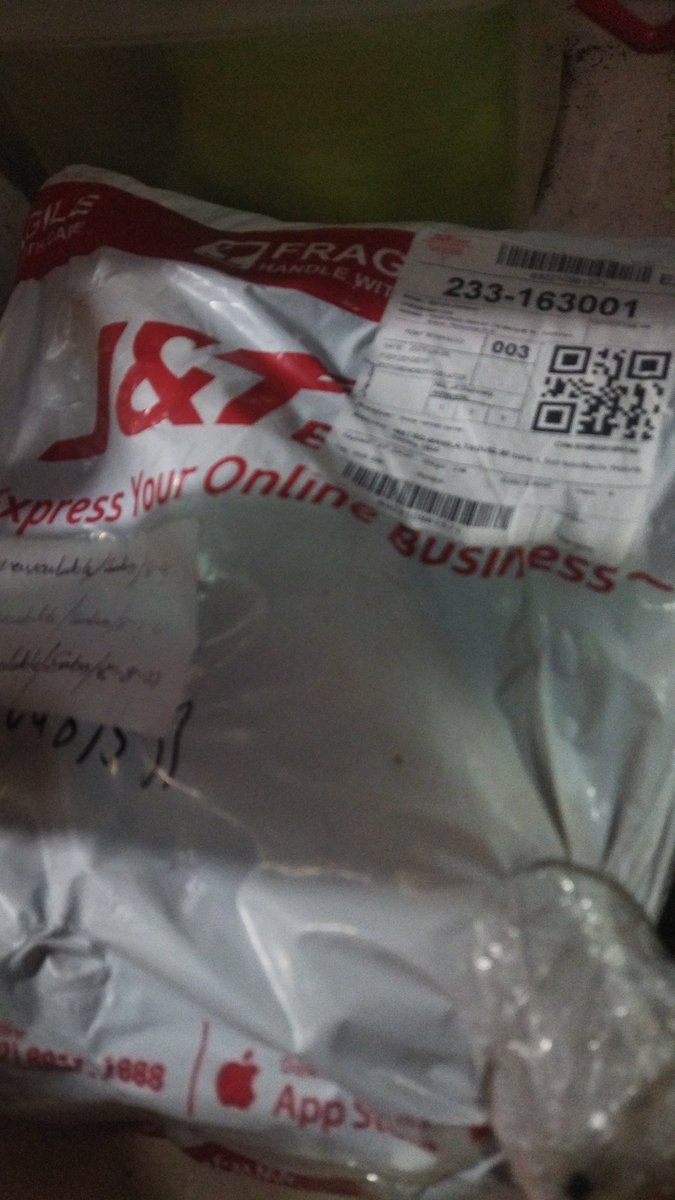 httpsoffgun's tweet photo. TEKA KINIKILIG AKO DUMATING NA YUNG KAZZMAG NA OFFTAYARM ISSUE 😭😭😭😭😭 THANK YOU PO @thaifindsph NAEEXCITE NA AKO I-UNPACK SIYA 😭😭😭😭😭😭😭

#THFindsFeedback https://t.co/H9M9Y1WvjI