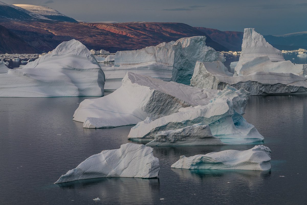 MarGomezH's tweet photo. La capa de hielo de Groenlandia perdió 22 gigatoneladas de hielo en un solo día el 28 de julio, cuando las temperaturas fueron  más del doble de su promedio estacional.
El Instituto Meteorológico Danés informó de una temperatura récord de 23,4 °C en Nerlerit Inaat. https://t.co/PPbUPhij1b