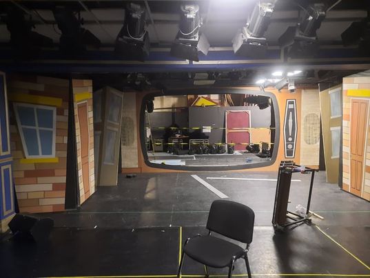 mark_beaumont1's tweet photo. Now that NWTAC's production of Hairspray is over, I feel it is now appropriate to let you see some of my work for the show.  This photo was taken at the end of get-in day one.   #scenicartist #designer #manchestertheatre #NWTAC #allmyownwork #sethire #hairspray #HairsprayMusical https://t.co/ZWkaA4yavx