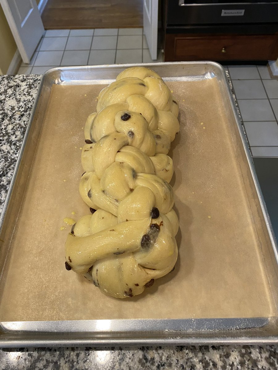 NatsRallyCat's tweet image. Monday….  #KittyLoafMonday 
Today’s menu: raisin challah loaf, well baked. I’m on my way.
Before and almost done 🐾❤️🐾 #CatsOfTwitter