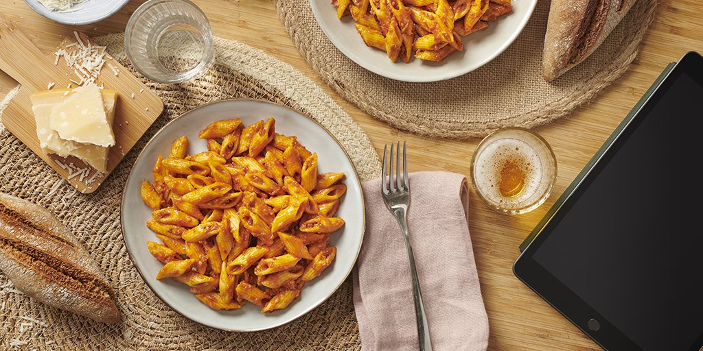 Macarrones una receta comodín, que gusta a grandes y pequeños. Un plato ideal per cargar pilas y retomar rutinas.
Bienvenidos de nuevo!
___
#cocinamosparati #casamas #macarronesboloñesa #cargandopilas #conenergia #devuelta #recetasricas

___