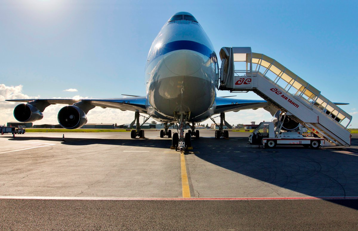 SOFIA_DSI's tweet photo. A special guest at Faa'a International Airport, outside Papeete, Tahiti. @SOFIAtelescope at the terminal
Thanks, Florian for the great photo!
@DLR_en @DLR_de @Uni_Stuttgart @UniStuttgartIRS https://t.co/WLN8FHww2E