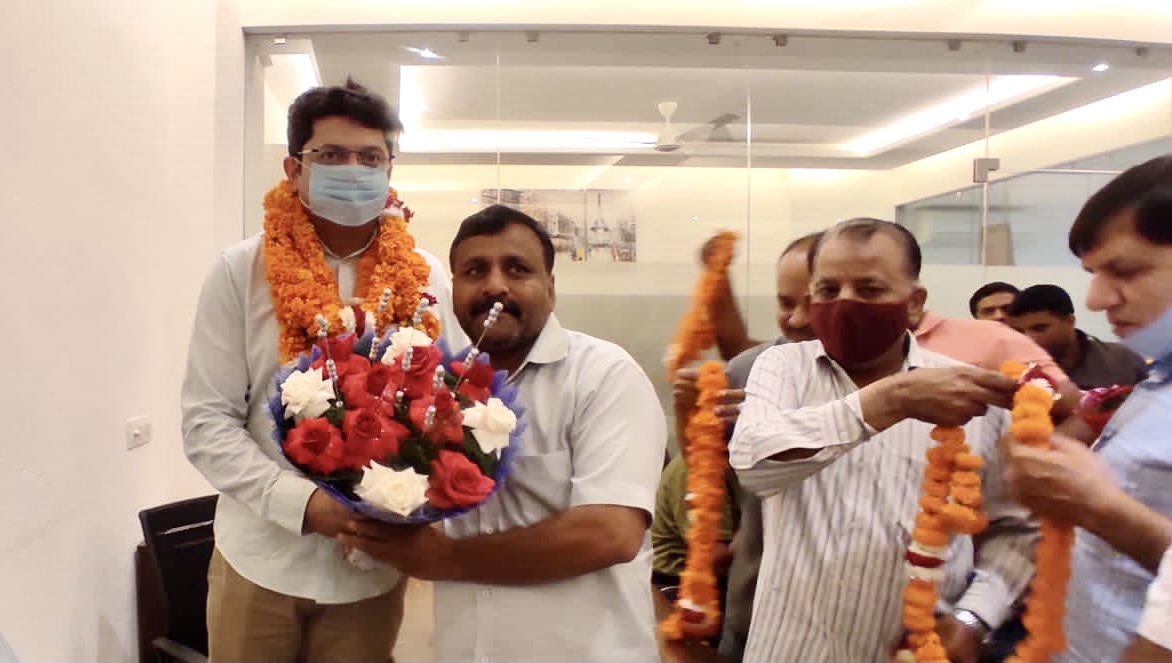 wadhwa_co's tweet photo. #StreetVendors came to meet. They looked delighted as the #WeeklyMarkets are fully resuming after a long wait of 1 year & 5 months. https://t.co/krLyKDdzl7