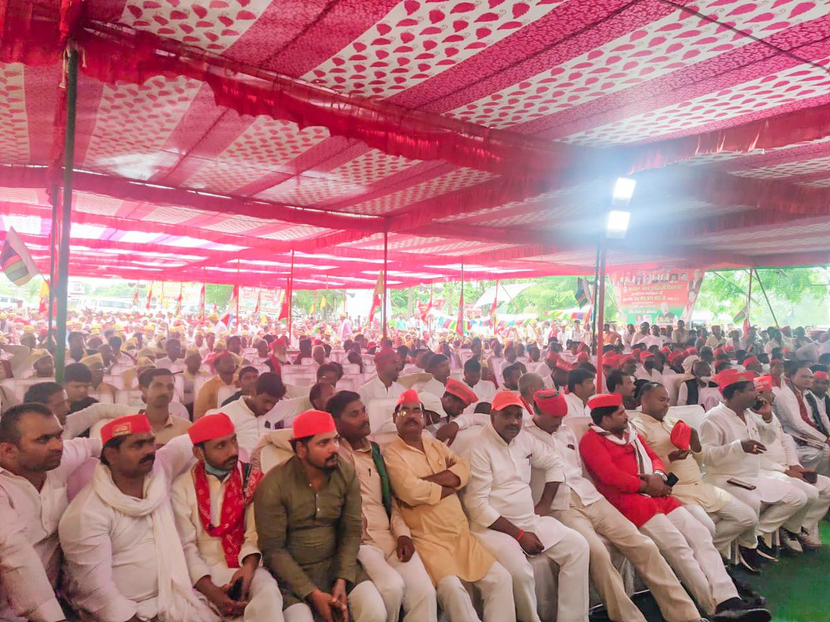 ‘विश्व आदिवासी दिवस’ के अवसर पर समस्त आदिवासी समाज को हार्दिक बधाई एवं शुभकामनाएँ! इस अवसर पर सोनभद्र मे आयोजित सपा के कार्यक्रम की सफलता अभूतपूर्व है।

आदिवासी समाज के जल, जंगल, ज़मीन, आरक्षण, समाजिक न्याय, विकास और इंसाफ़ के संघर्ष में समाजवादी हमेशा साथ रहें हैं और रहेंगे!