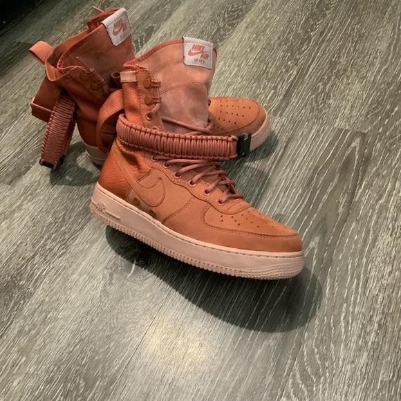 TweeterPSexton's tweet image. So good I had to share! Check out all the items I'm loving on @Poshmarkapp #poshmark #fashion #style #shopmycloset #fioniclothing #nike #adidas: posh.mk/rBDUktdOzib