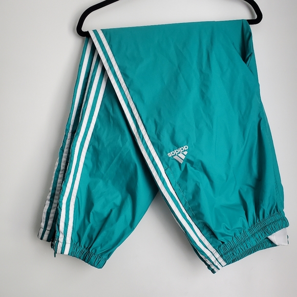 TweeterPSexton's tweet image. So good I had to share! Check out all the items I'm loving on @Poshmarkapp #poshmark #fashion #style #shopmycloset #fioniclothing #nike #adidas: posh.mk/rBDUktdOzib