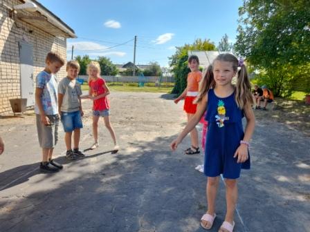 srcnes1's tweet image. #mspno День наоборот - один из самых ярких событий лагеря. Сегодня у нас праздник шуток и приколов. Шутили все: и дети и воспитатели, предлагая ребятам поучаствовать в веселых конкурсах и играх. Сюрпризов было, очень много. Конкурс "На лучший нелепый костюм" прошел на "Ура!!"