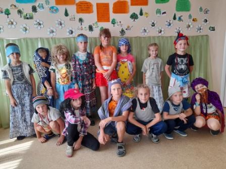 srcnes1's tweet image. #mspno День наоборот - один из самых ярких событий лагеря. Сегодня у нас праздник шуток и приколов. Шутили все: и дети и воспитатели, предлагая ребятам поучаствовать в веселых конкурсах и играх. Сюрпризов было, очень много. Конкурс "На лучший нелепый костюм" прошел на "Ура!!"