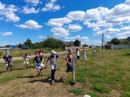 srcnes1's tweet image. #mspno День наоборот - один из самых ярких событий лагеря. Сегодня у нас праздник шуток и приколов. Шутили все: и дети и воспитатели, предлагая ребятам поучаствовать в веселых конкурсах и играх. Сюрпризов было, очень много. Конкурс "На лучший нелепый костюм" прошел на "Ура!!"