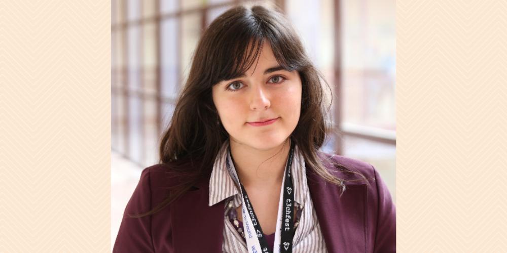 alumniUC3M's tweet photo. 🏆👀Nuestra #AlumniUC3M @Gema_Autora gana el accésit del Premio ATIC. 
El trabajo premiado es la adecuación del acceso a plataformas que tienen gran popularidad, como Netflix, Movistar Plus, Amazon Prime o Sky, para personas con discapacidad sensorial.
https://t.co/1goI3DucNg https://t.co/Q1zAvztwhv