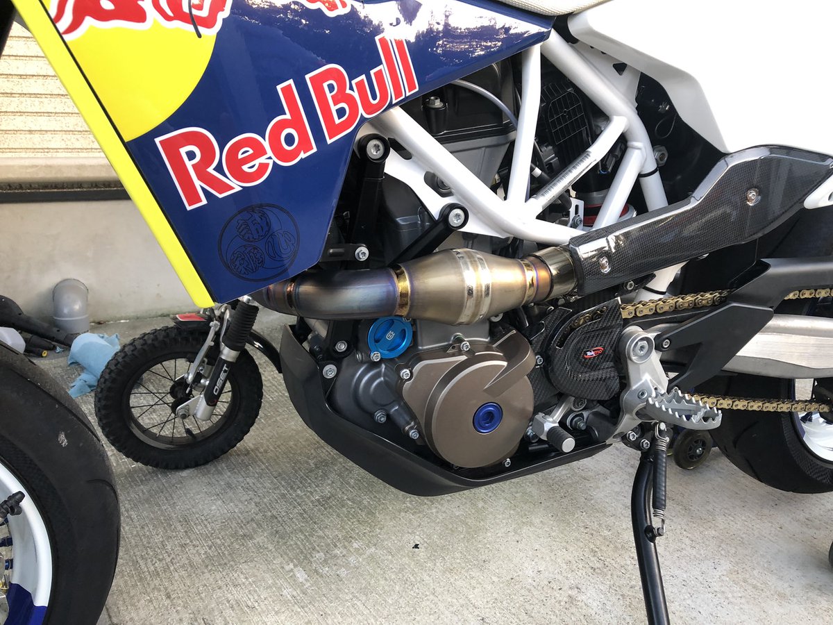 AKIA33936931's tweet photo. まぁまぁ良い焼け色がついたのではないでしょうか。
#701supermoto
#tekmo https://t.co/8zMcyPSKA6