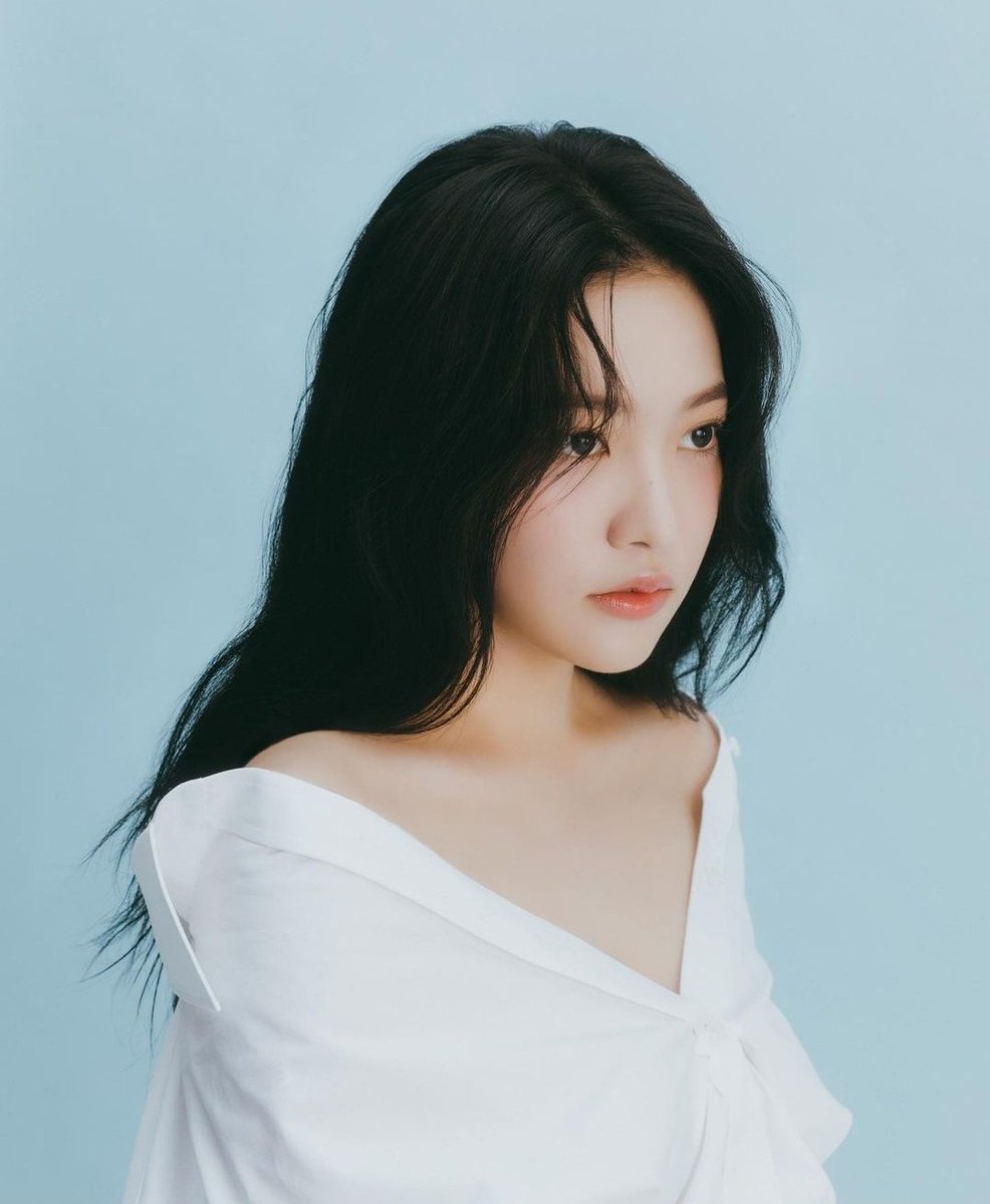 🦋— YERIM new update
 10:38 090821

para zdjęć z mojej ostatniej,  minimalistycznej sesji! <3