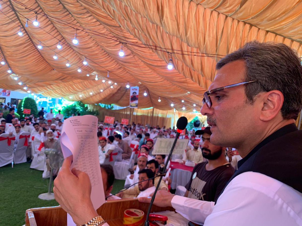 ANPMarkaz's tweet photo. عوامی نیشنل پارٹی کے مرکزی سینئر نائب صدر امیرحیدر خان ہوتی پی کے 76 پشاور کے تنظیمی اجلاس کے موقع پر تنظیمی ڈھانچے کا جائزہ لے رہے ہیں۔
#ANPPeshawar | #AmeerHaiderKhanHoti https://t.co/xOM6rGvgYm