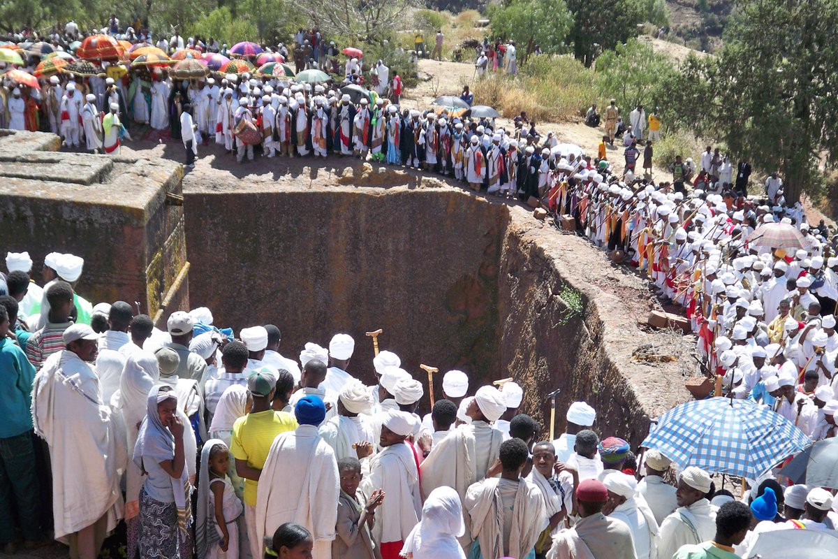DerilloEyob's tweet photo. #Lalibela is a small town in the Amhara region of northern #Ethiopia with a population are around 18000.
The whole of Lalibela is a large pilgrimage sites.
It is an important site for the antiquity &amp; known for its distinctive rock-cut churches dating from the 12th-13th C. https://t.co/Dn5zX1D7rG