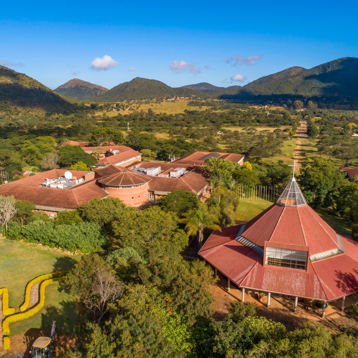 AU News: AU has received the Jairos Jiri Humanitarian Award from the Government of Zimbabwe (GoZ) for exceptional contributions towards the fight against COVID-19 through the use of innovation to locally produce PPE's .