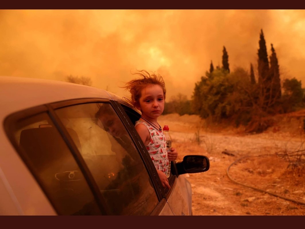 KaragkounisKara's tweet photo. Μια κυβέρνηση από όποιον κομματικό χώρο και αν προέρχεται αν δεν μπορεί να προστατέψει τα παιδιά της και τους παππούδες της, είναι απλά ΑΠΟΤΥΧΗΜΕΝΗ...

Συνεχίστε εσείς να τσακωνεστε για τα κόμματα σας....

#πυρκαγιά https://t.co/HETdGQkUBy