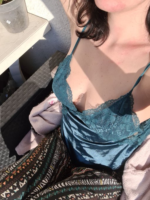 Ahhhhhh la chaleur du sud ouest m'avait manqu&eacute;e 🌞 https://t.co/hPpG2mbVs9<a href="/tag/boobies"class="tags"><span>#boobies</span></a><a href="/tag/piercing"class="tags"><span>#piercing</span></a><a href="/tag/tittytuesday"class="tags"><span>#tittytuesday</span></a><a href="/tag/boobs"class="tags"><span>#boobs</span></a><a href="/tag/tits"class="tags"><span>#tits</span></a>