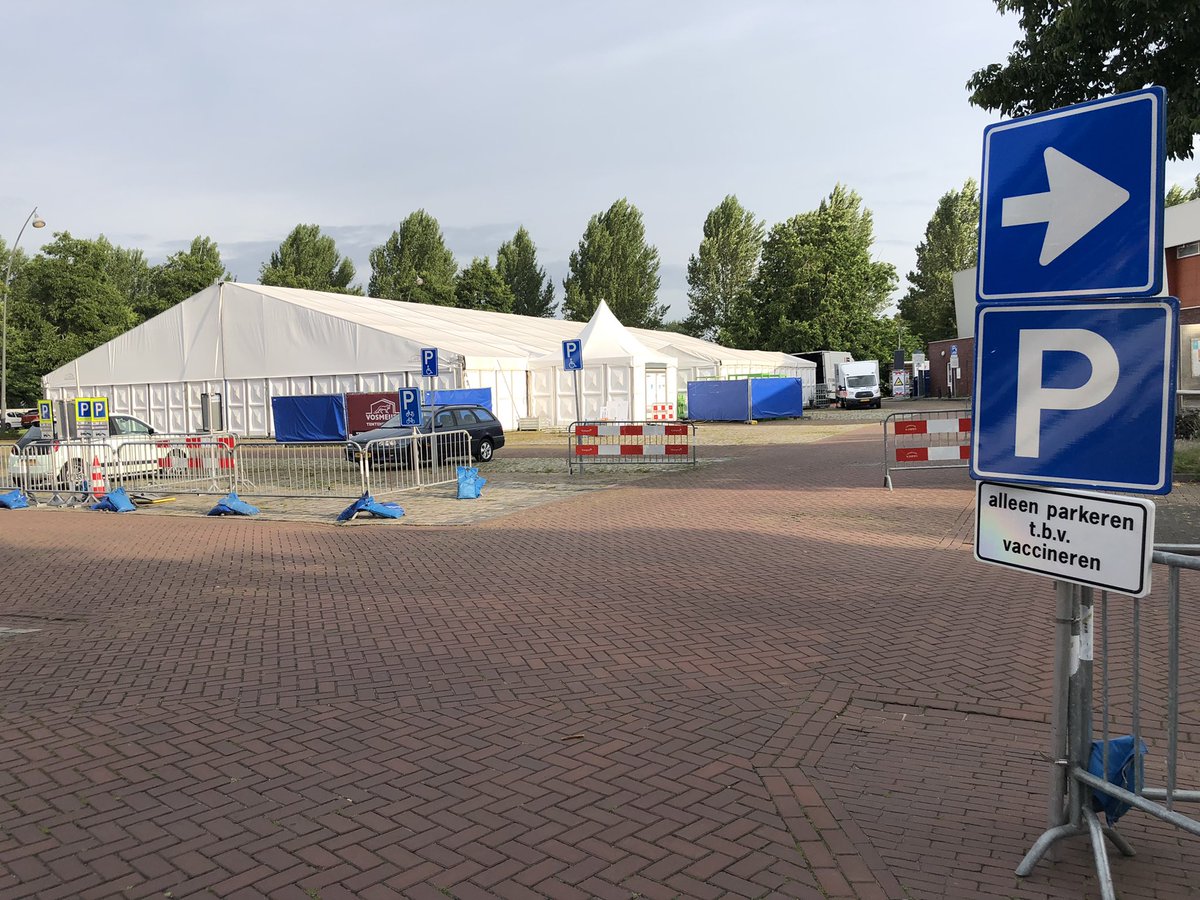 De vaccinatietent in Kampen wordt afgebroken. 53000 vaccinaties zijn door medewerk(st)ers ggd gezet. Dank aan <a href="/ggdijsselland/">GGD IJsselland</a> ! Hopelijk is het verwijderen van de tent een historisch moment. Wel blijft de oproep om je te laten vaccineren nog voluit van kracht. Kan oa in Zwolle.