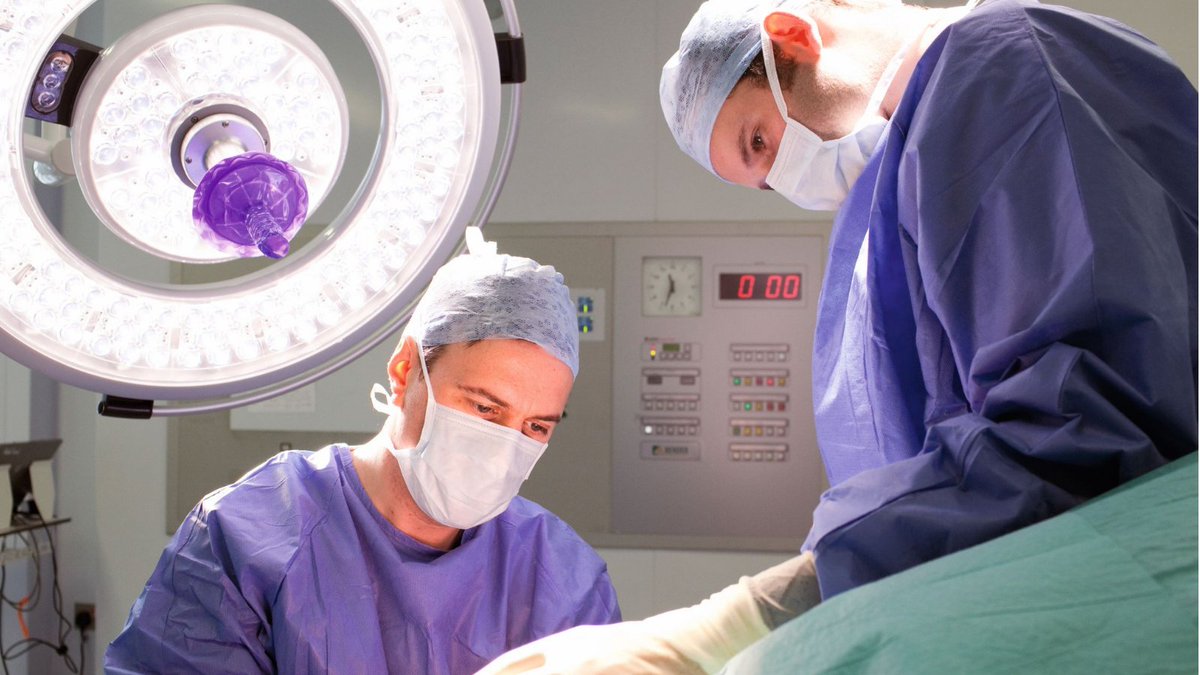 A new project wants to hear women's views and experience of mesh breast surgery. Help us design patient-focussed research into mesh risks and benefits 👉 patients-voice.cancerbrc.org/womens-experie… #breastcancer