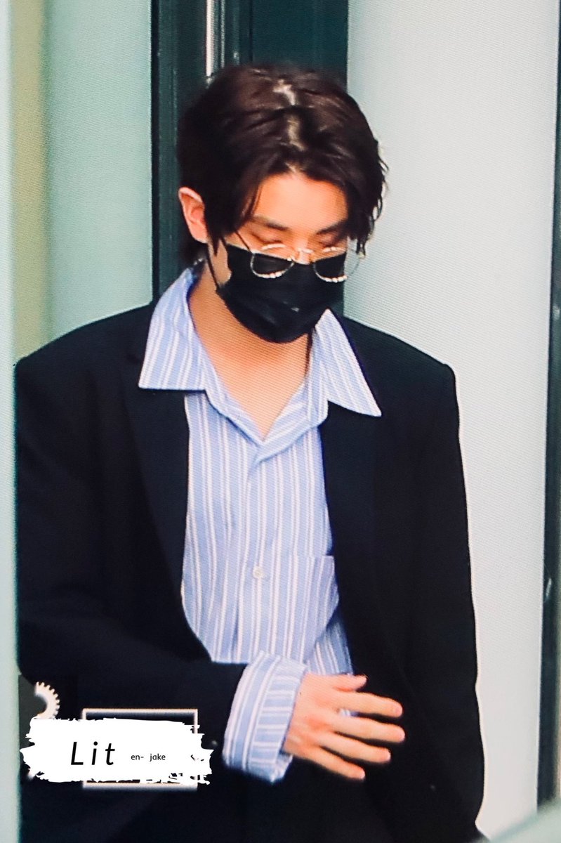 triplejpics's tweet photo. he looks so cool https://t.co/leMzBof8Da