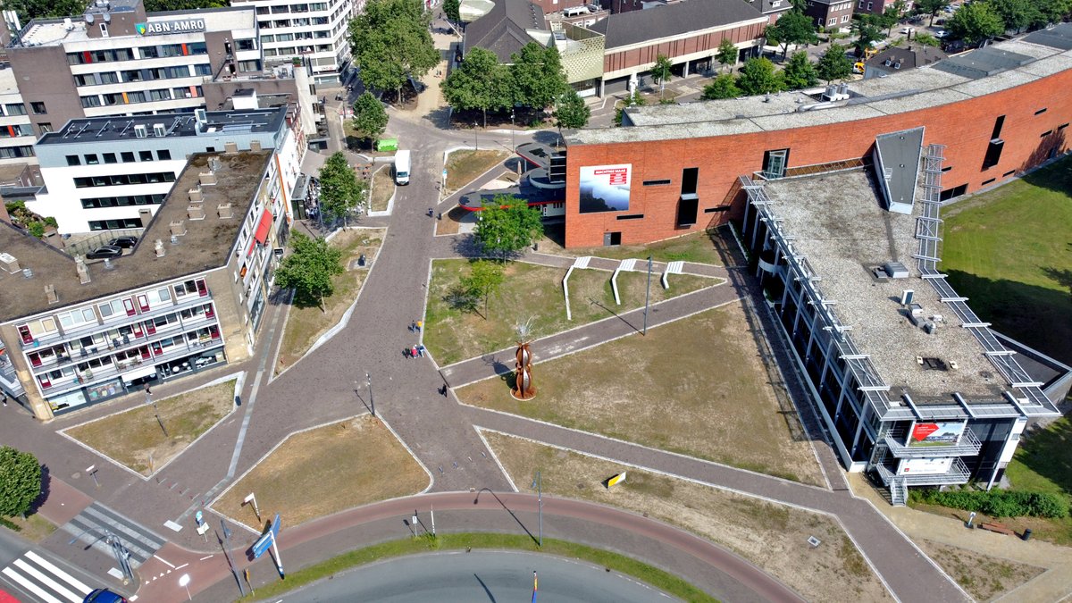 Het straatwerk van de Keulsepoort is gereed. De aanplanting van het groen en de bomen in het nieuwe parkachtige museumkwartier van #Venlo vindt in het najaar plaats. bit.ly/2VuWQeD