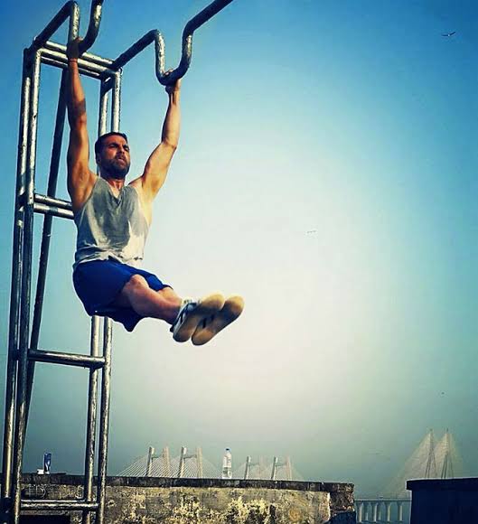 MohitOfficial98's tweet photo. @akshaykumar @vashubhagnani @Vaaniofficial @humasqureshi @LaraDutta @ranjit_tiwari @jackkybhagnani @honeybhagnani @poojafilms Inspiration To Every Youth β€οΈ Fitness Icon @akshaykumar π .
Most Fittest Superstar π₯π₯β€οΈ
#AkshayKumar
#BellBottom #10DaysToBellBottom https://t.co/WQ7GfldF0r