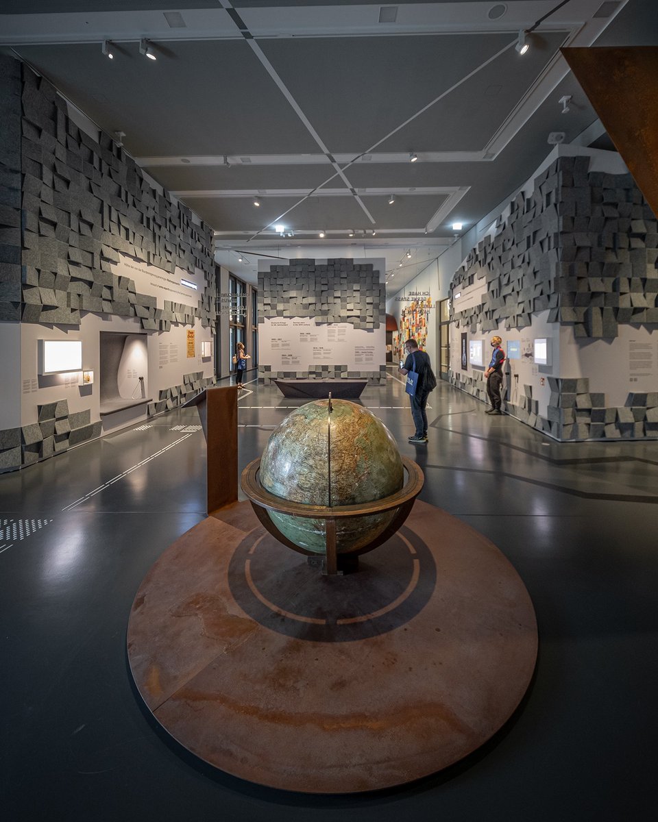 Mulinarius's tweet photo. Empfehlung!
Vor einiger Zeit war ich ins Humboldt Forum eingeladen um mir die Ausstellung BERLIN GLOBAL anzusehen. Ich war von den technischen Möglichkeiten und den visuellen Unterschieden schwer beeindruckt. Die Ausstellung ist bis zum 12. November kostenfrei! #berlinglobal https://t.co/Yk814fKyxn