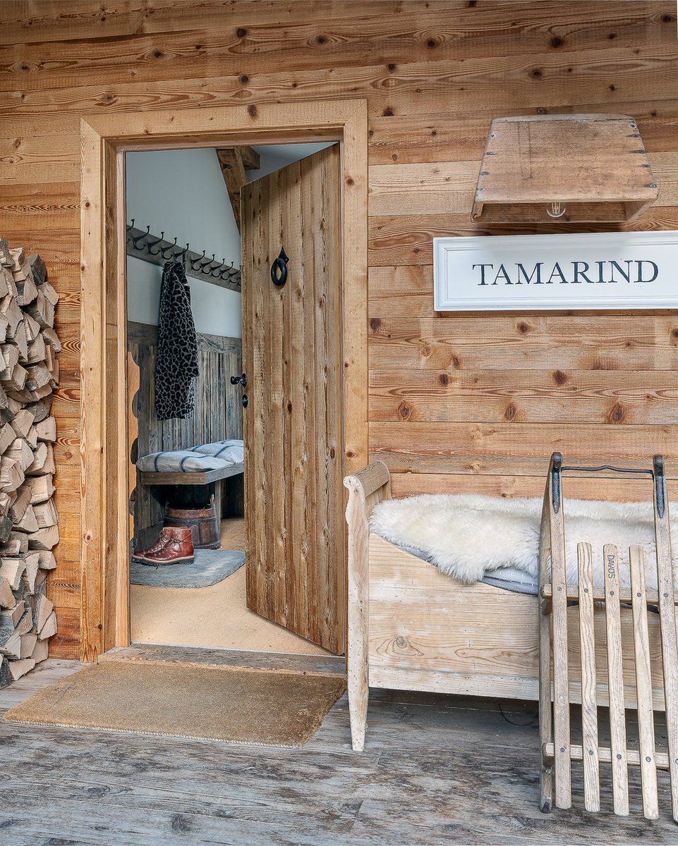 Come on in... Entrance to the beautiful Chalet Tamarind which can be rented via @laruinette
.
.
.
.
.
.
.
.
.
#interior  #home #Deco #HomeDecor #Interiors #Interior123 #HomeInspo #ModernHome #HomeRenovation #InteriorStylist #InteriorDesire #HouseEnvy #InstaHome #InstaHomes #Co