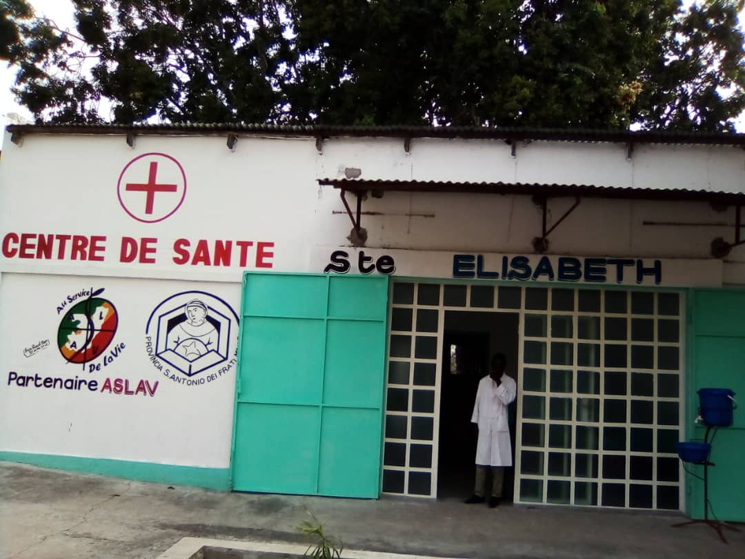 Aslav_asso's tweet photo. Le centre de Makabandilou a enfin ouvert ses portes..... Félicitations aux équipes qui ont pu prendre en charge les premiers malades https://t.co/FxSsG5mC99