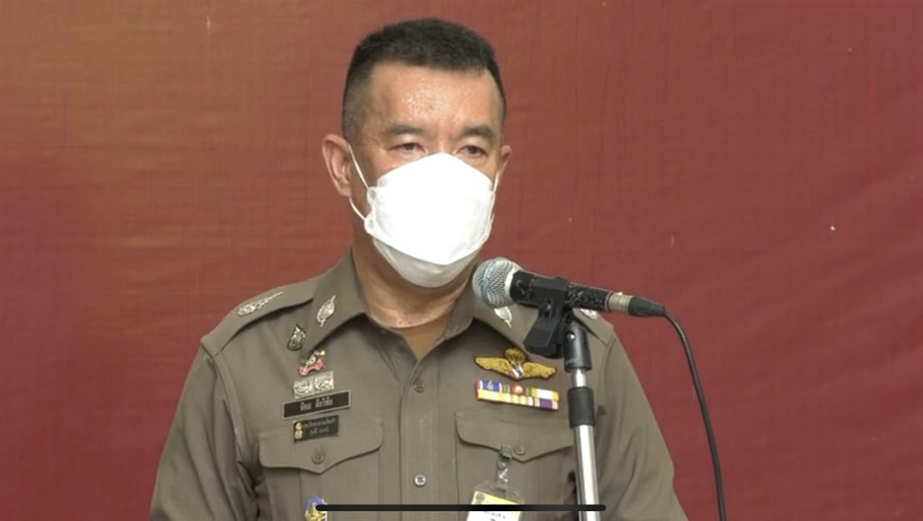 parisjpt's tweet image. ในการแถลงข่าวเช้านี้ โฆษก บชน. ระบุว่า เจ้าหน้าที่ตร.ได้จับกุม “ผู้รับจ้าง” นำคนเข้ามาร่วมชุมนุม “มีการรับจ้างมาเป็นประจำครั้งละ 1,200 2,000 3,000แล้วแต่การขนคนมาจำนวนมากน้อยแค่ไหน”
.
ได้ชื่อ “ผู้ว่าจ้าง” แล้ว “พอเปิดชื่อมาพวกเราคงจะรู้จัก” รวบรวมหลักฐานทางการเงิน เตรียมขอหมายจับ