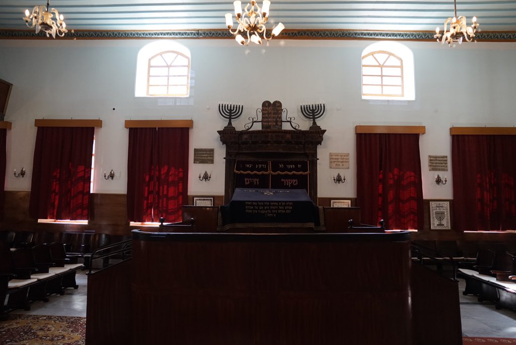 I arrived to Çanakkale and visited Mekor Hayim Synagogue built in 1890. The community which numbered 600 families in mid 19th century continued to dwindle during WWI, the 1934 Thrace Events (attacks on Jewish communities)and mass flight to Israel. Today 3 Jews are left in city.