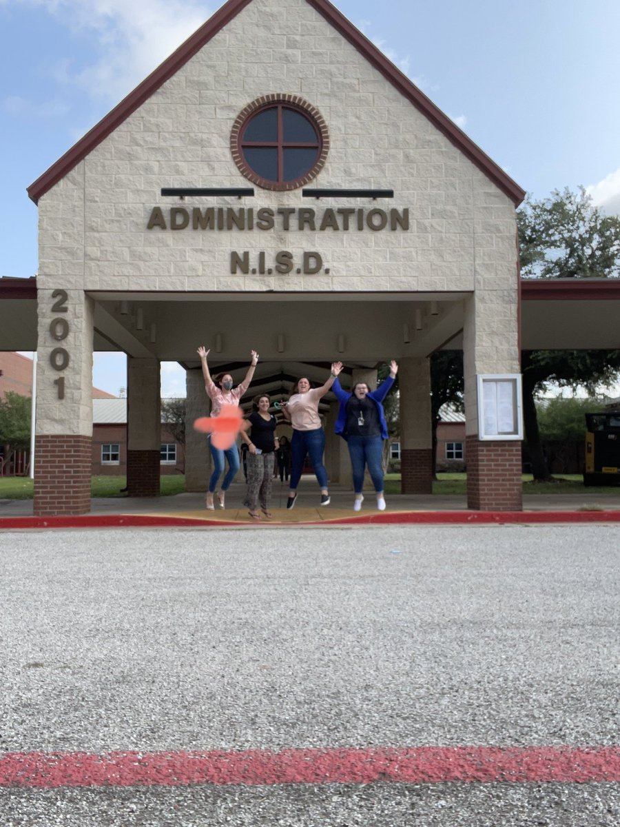 Photo Scavenger Hunt-  10pts        <a href="/LanceElementary/">Lance Thompson Elementary (NISD)</a> <a href="/NorthwestISD/">Northwest ISD</a>  #growingleaders. Jump at Admin Building