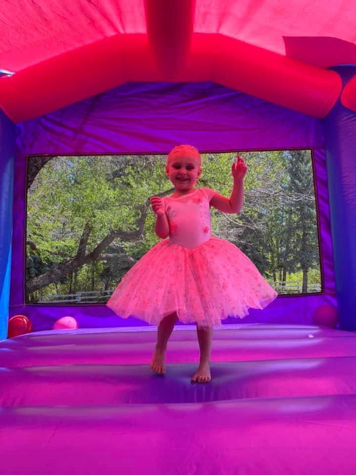 KangaInflatable's tweet photo. Happy bouncing #yegbouncehouserentals #partyrentals #weliketoparty #bounce #jump #play #supportsmallbusiness #yegpartyrentals #yegevents #kangainflatables https://t.co/zHkq6vL7YC