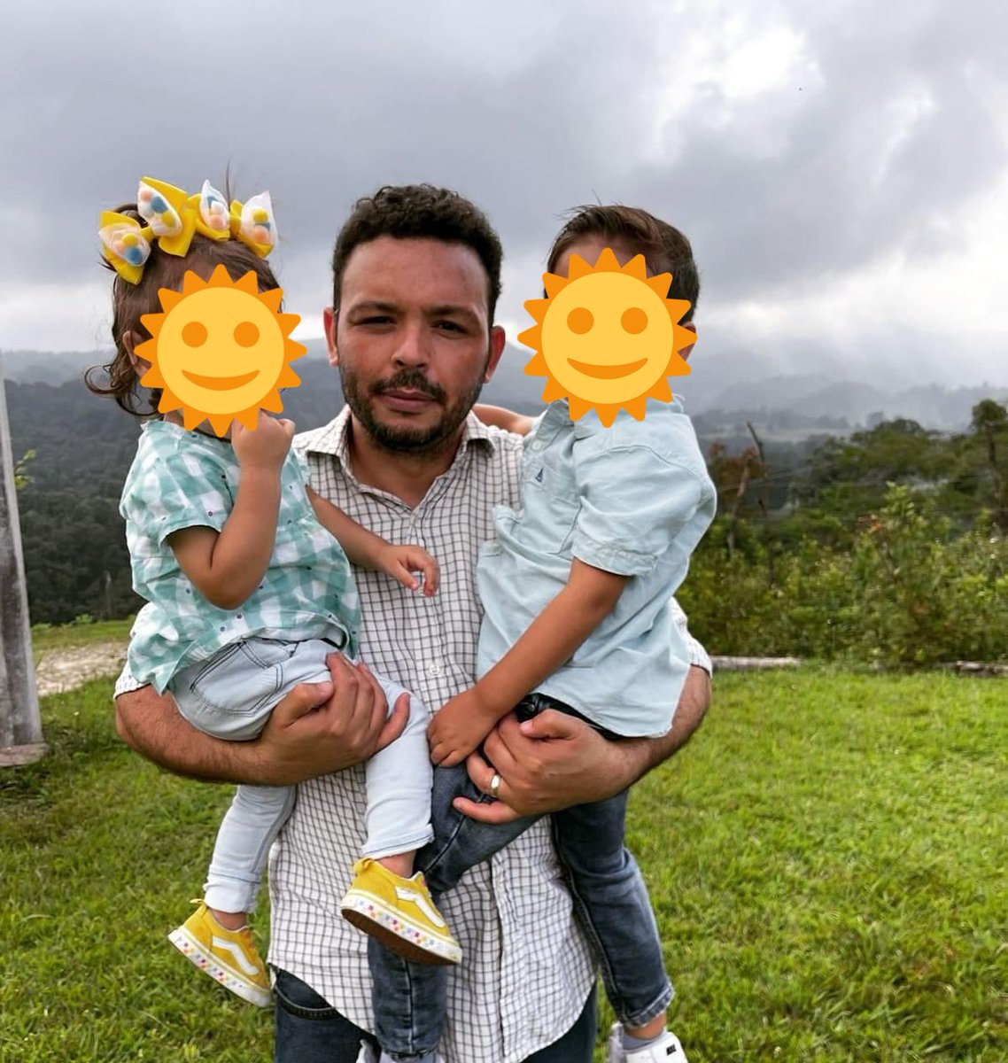 YeyCuevas's tweet photo. MI ESPOSO ES INOCENTE. SOLO PEDIMOS JUSTICIA PORFAVOR @CarlosAlvQ https://t.co/Z2eL9Ui5N3
