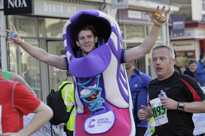 We can all play a part to help beat cancer. Will you? Sign up to the 2022 Manchester Marathon today and kick-start your fundraising for our life-saving research 🏃‍♀‍🏃‍♂‍  Join our #CRUKchallengers team and sign up now: bit.ly/2U1J5Dc