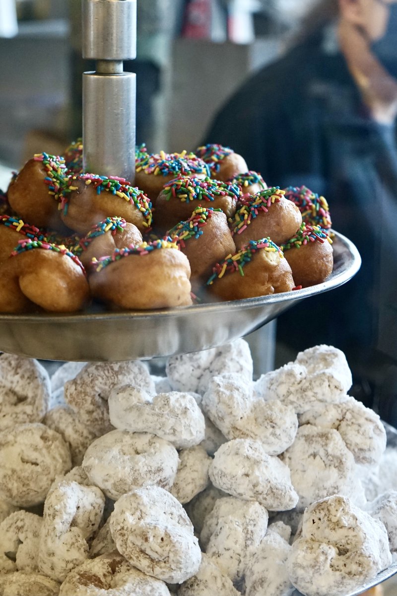 SeattleBBA's tweet image. Is visiting @Pike_Place Market on your list? Our 10 quick tips for making it a fun, memorable experience: lodginginseattle.com/blog/2021/08/t… #travel #pikeplace