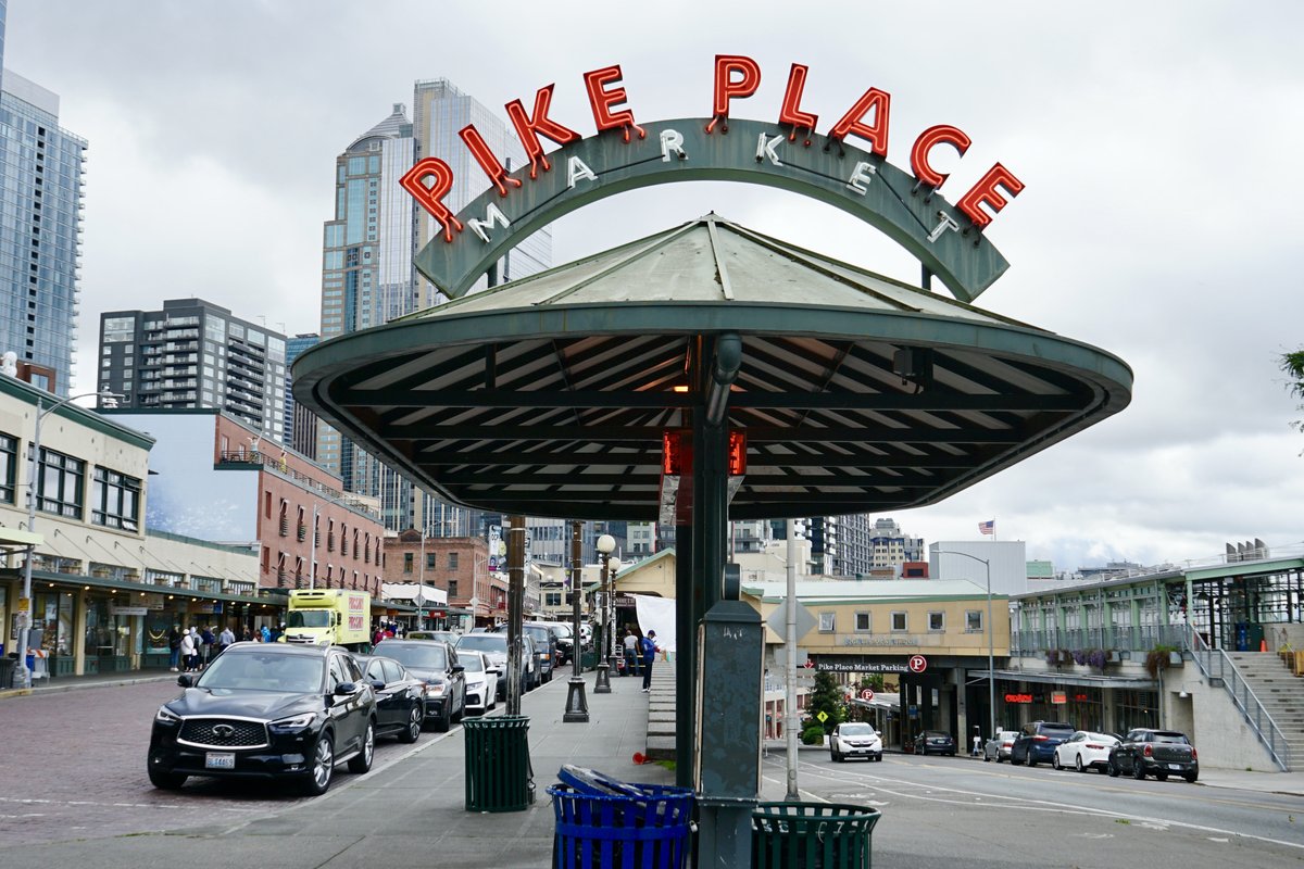 SeattleBBA's tweet image. Is visiting @Pike_Place Market on your list? Our 10 quick tips for making it a fun, memorable experience: lodginginseattle.com/blog/2021/08/t… #travel #pikeplace