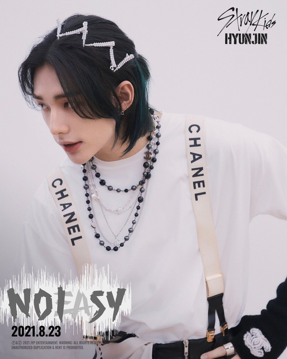 EB0YJONE's tweet photo. THE HAIR CLIPS AND THE TURQUOISE HIGHLIGHTS ARE WE KIDDING ???$;? https://t.co/F9NRuYMGsj