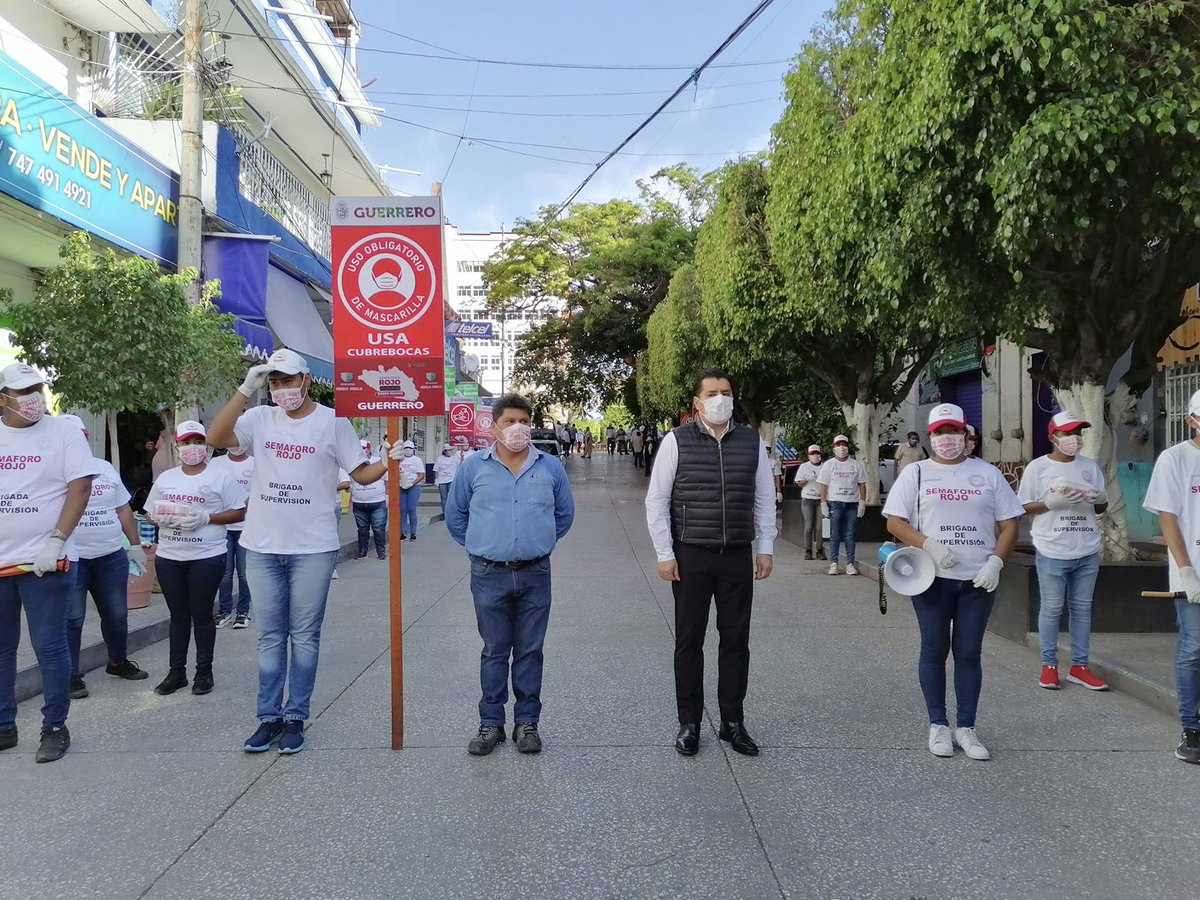 soto_arma's tweet photo. Por instrucciones del Gobernador @HectorAstudillo, damos inicio a las brigadas de concientización en #Chilpancingo, promoverán las medidas sanitarias anunciadas por el Gobierno del Estado, uso obligatorio del cubrebocas para toda la población y sanitización de espacios públicos. https://t.co/zI0vjiAIXC