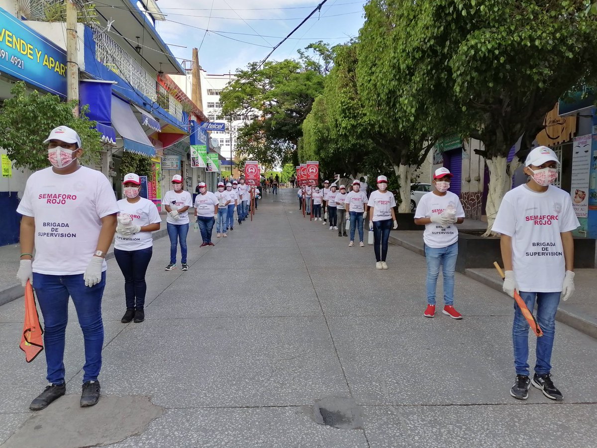 soto_arma's tweet photo. Por instrucciones del Gobernador @HectorAstudillo, damos inicio a las brigadas de concientización en #Chilpancingo, promoverán las medidas sanitarias anunciadas por el Gobierno del Estado, uso obligatorio del cubrebocas para toda la población y sanitización de espacios públicos. https://t.co/zI0vjiAIXC