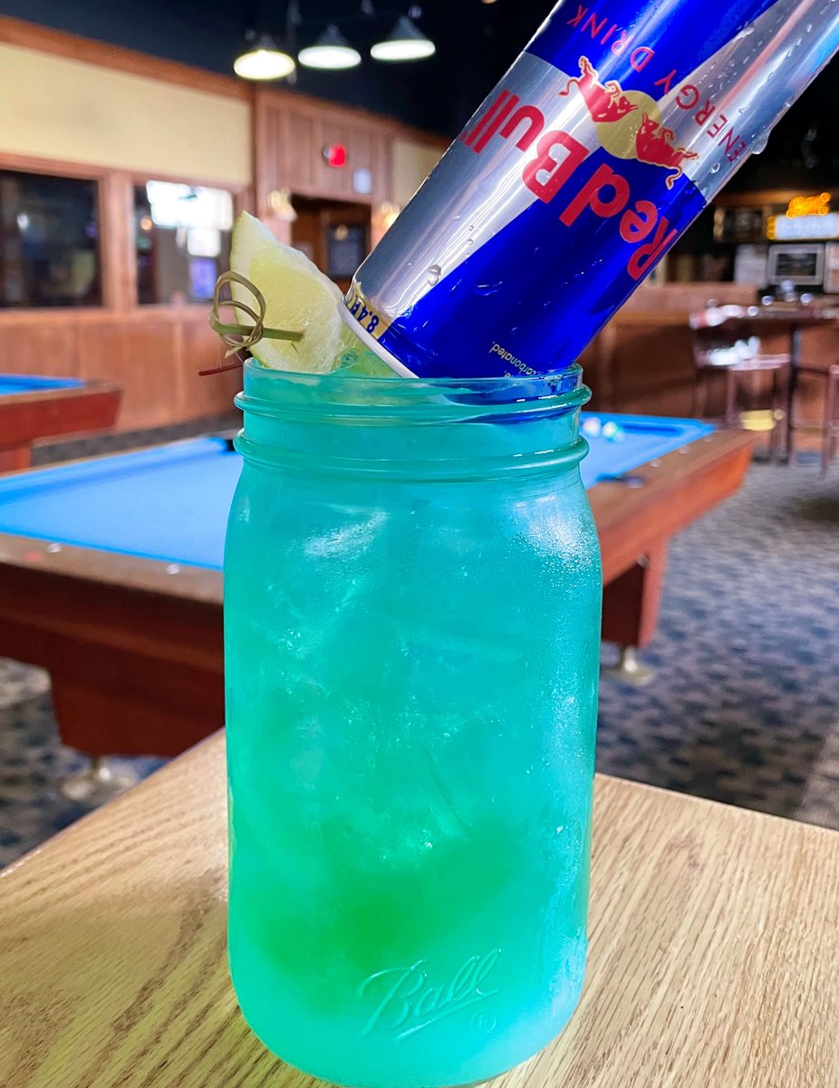 Rack, aim, SIP!🎱 Enjoy one of our delicious cocktails while playing a game of pool, ping pong and more at your local Fox &amp; Hound!
(📷: @doindallastx)