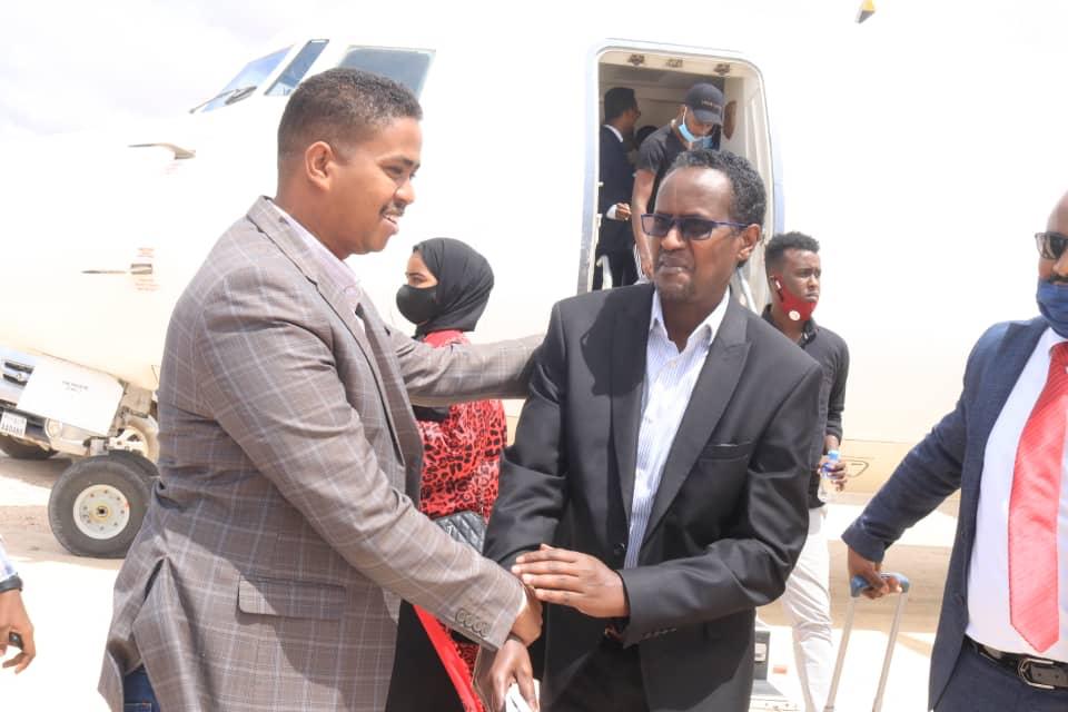 MohamedHCirro's tweet photo. Wafti aan hoggaaminayo oo ka socda GHDHF Guddiga  ayaa nabad tegay #Samareeb halkaa oo si diirran laynoogu soo dhaweeyay. #Samareeb waxaa  dhawaan ka bilaaban doona  doorashada xildhibaanada Aqlka Sare ee #Galmudug. Waxaa igu wehliyay safarkaa @AmbSafiina. https://t.co/GHtygNMZ0E