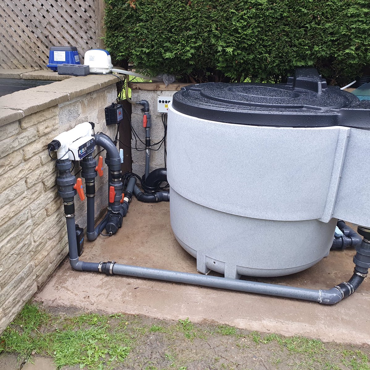 EvolutionAqua's tweet photo. A few images recently sent into us… 
Running on a Nexus+, fitted with one of our newly designed lids and a new evoUV!

For more information on our products visit https://t.co/ANOEspjzzu

#EvolutionAqua #PondInspiration #Pond #KoiPond #Koi #Nexus #PondFilter https://t.co/OMEQs7z4DT