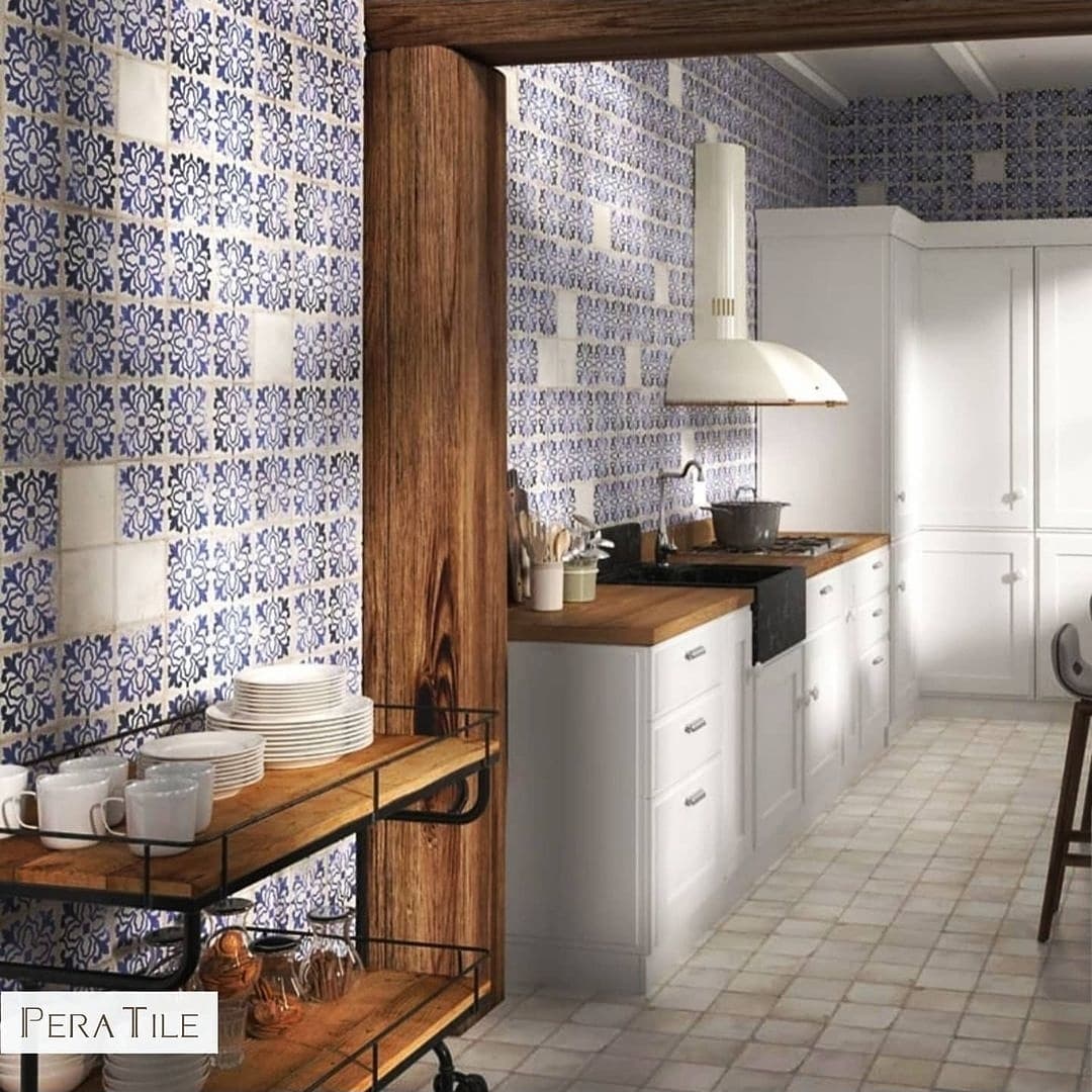 PeraTile's tweet image. Rustic, farm house kitchen design ❤️

Using our VILLAGE 6x6 White Cream Matte &amp;amp; Calleta blue pressed, glazed Porcelain Tiles on the walls and floor.

Learn More Below

peratile.com/products/colle…