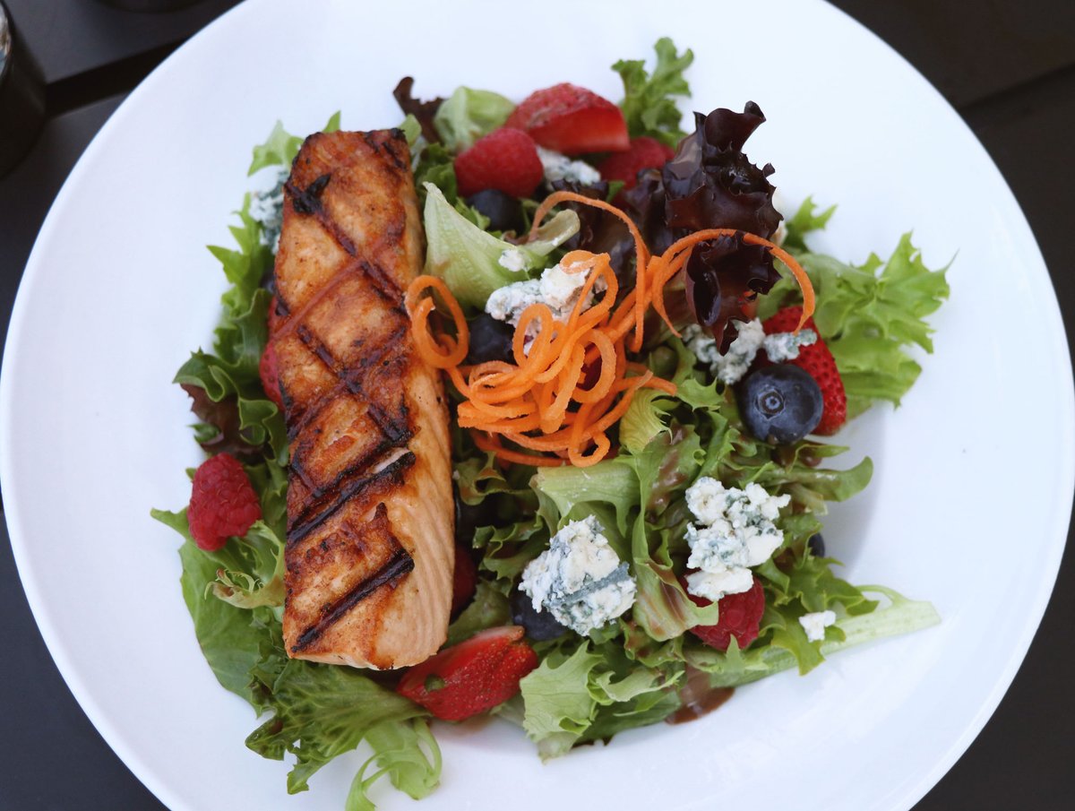 Tavern180's tweet photo. Refreshing seafood salads at your local Tavern. We aren't your typical Tavern, the moment you step into our doors you'll feel like your on vacation. Come treat yourself! ✨🐟 *Dishes vary per location #Tavern180 #TakeMeToTavern 

Explore our menu 👉 https://t.co/bskGqCPYL9 https://t.co/Gof1SMdRfE