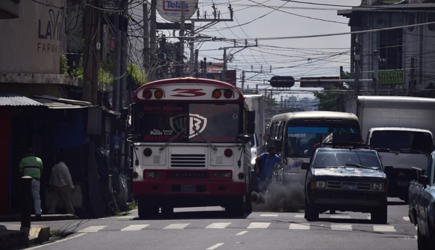 ElMundoSV's tweet photo. #PolíticaSV | Establecerán sanciones hasta $500 para transportistas

> https://t.co/RsBDhwkr5C https://t.co/3oDdBZWTMt