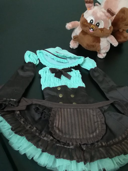 アゾンのショコラなメイドさんセット
バニードレスと似た系統の服買っちまったかと思ったがなかなかどうして違うとこが多い 